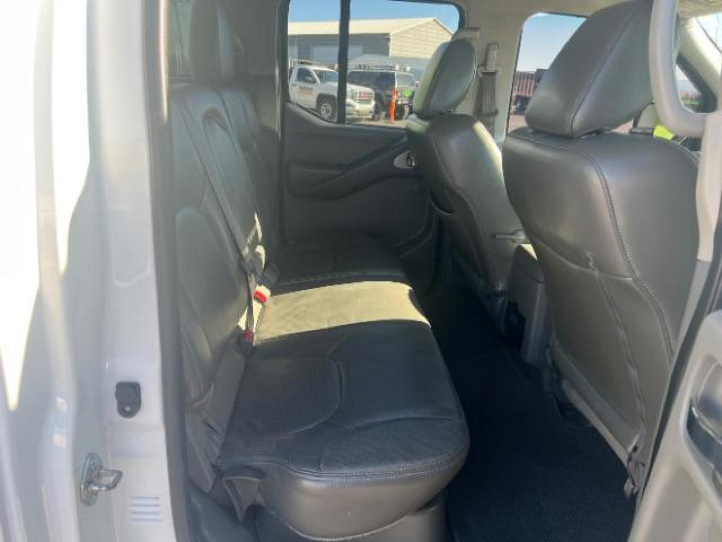 2019 Glacier White /Steel Nissan Frontier SL (1N6AD0EV1KN) with an 4.0L V6 DOHC 24V engine, 5-Speed Automatic transmission, located at 940 North Main Street, Cedar City, UT, 84720, (435) 628-0023, 37.692936, -113.061897 - Photo#26