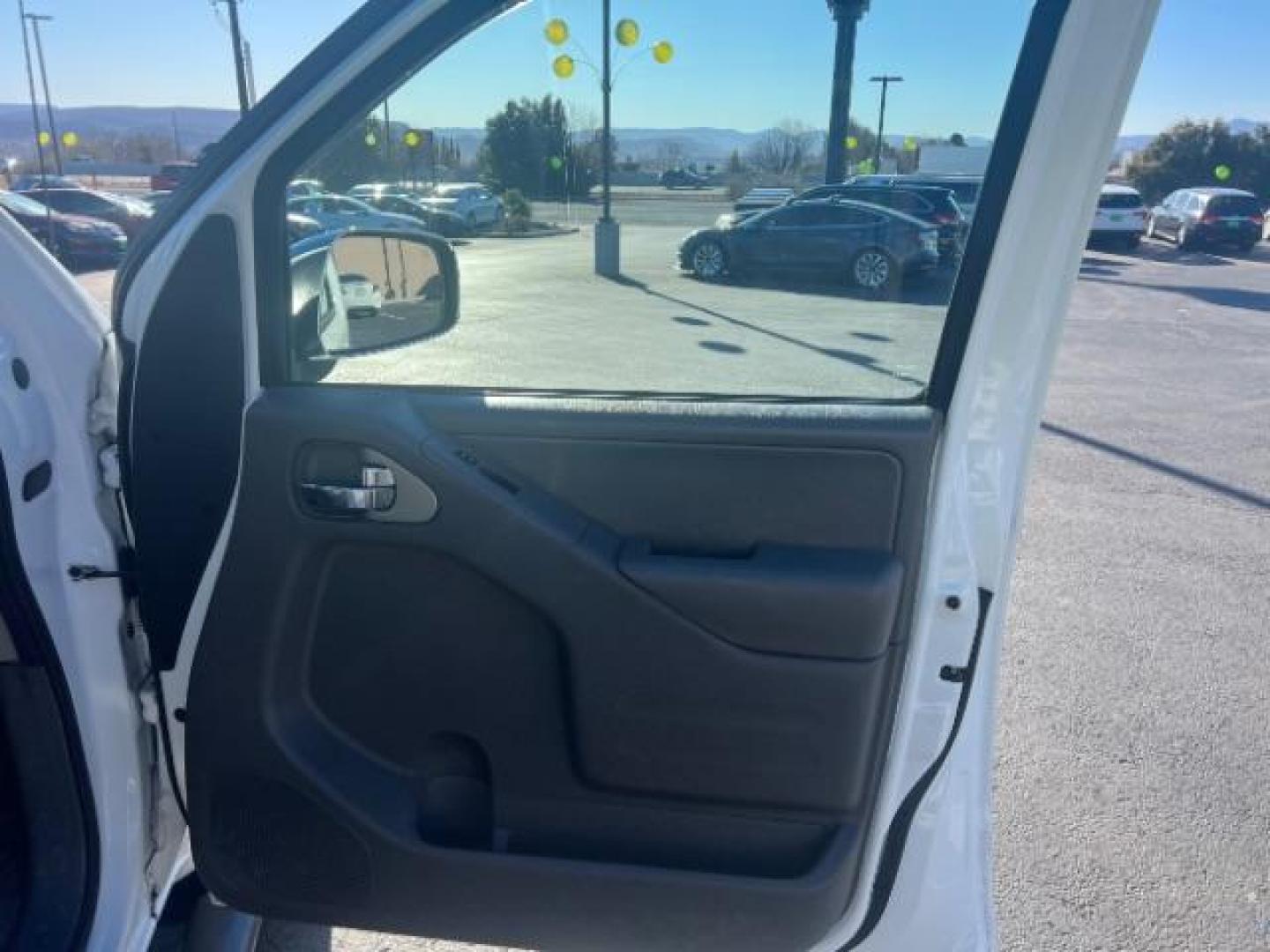 2019 Glacier White /Steel Nissan Frontier SL (1N6AD0EV1KN) with an 4.0L V6 DOHC 24V engine, 5-Speed Automatic transmission, located at 1865 East Red Hills Pkwy, St. George, 84770, (435) 628-0023, 37.120850, -113.543640 - We specialize in helping ALL people get the best financing available. No matter your credit score, good, bad or none we can get you an amazing rate. Had a bankruptcy, divorce, or repossessions? We give you the green light to get your credit back on the road. Low down and affordable payments that fit - Photo#27