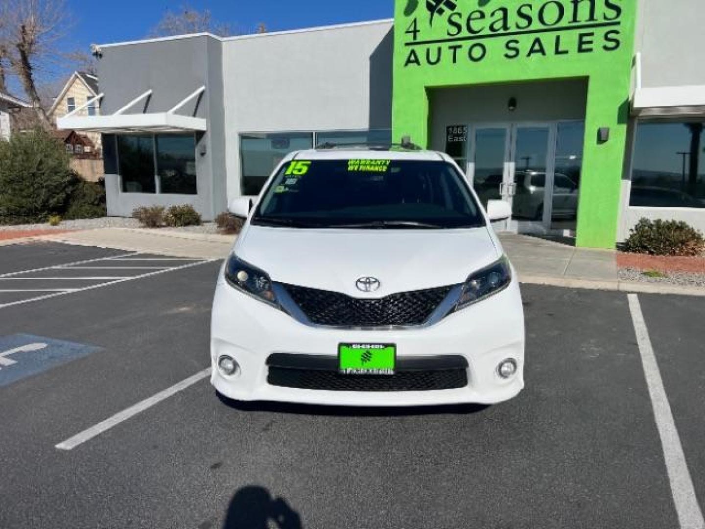 2015 White /Black Toyota Sienna SE FWD 8-Passenger V6 (5TDXK3DC8FS) with an 3.5L V6 EFI DOHC 24V engine, 5-Speed Automatic transmission, located at 1865 East Red Hills Pkwy, St. George, 84770, (435) 628-0023, 37.120850, -113.543640 - We specialize in helping ALL people get the best financing available. No matter your credit score, good, bad or none we can get you an amazing rate. Had a bankruptcy, divorce, or repossessions? We give you the green light to get your credit back on the road. Low down and affordable payments that fit - Photo#1