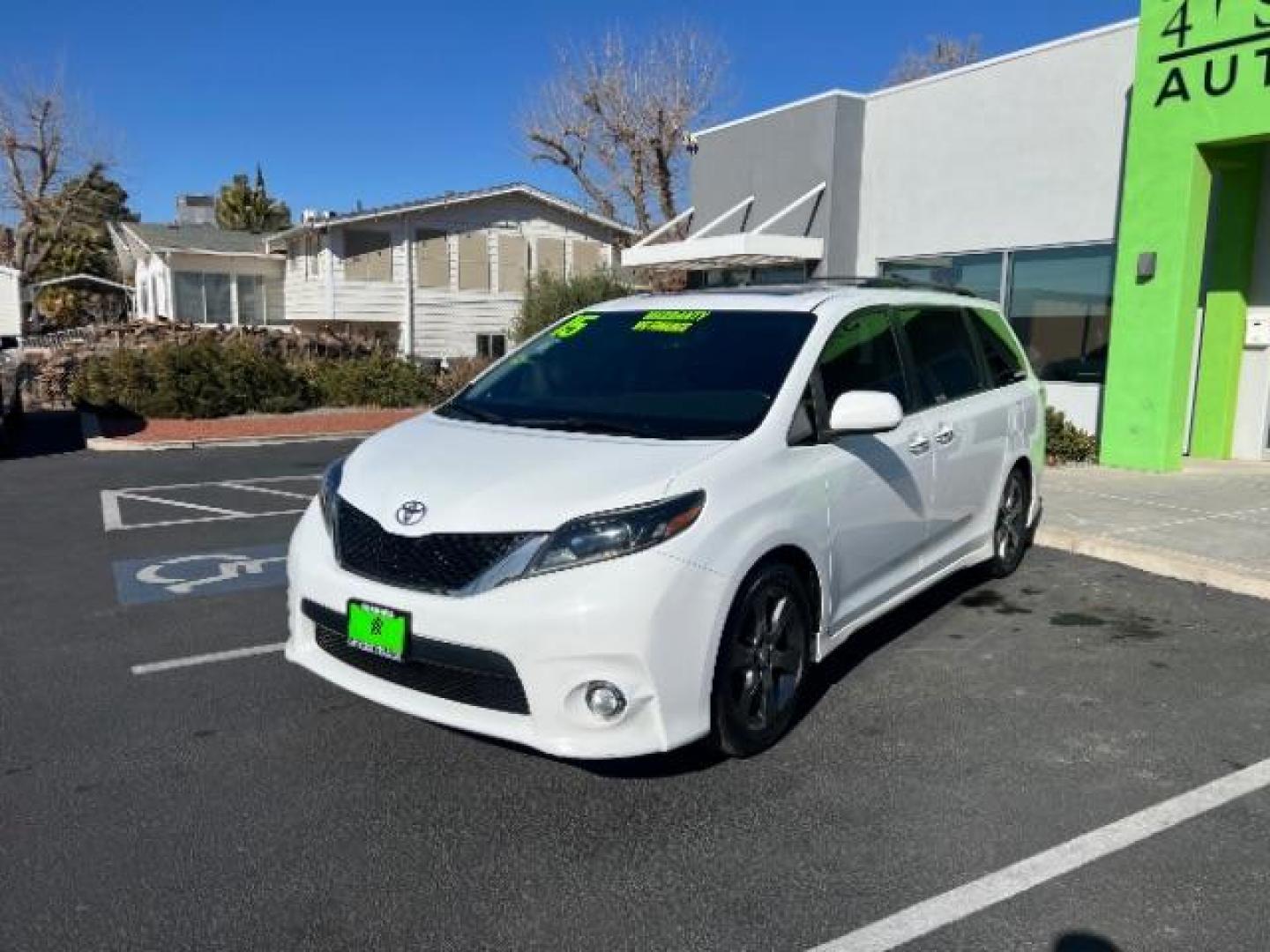 2015 White /Black Toyota Sienna SE FWD 8-Passenger V6 (5TDXK3DC8FS) with an 3.5L V6 EFI DOHC 24V engine, 5-Speed Automatic transmission, located at 1865 East Red Hills Pkwy, St. George, 84770, (435) 628-0023, 37.120850, -113.543640 - We specialize in helping ALL people get the best financing available. No matter your credit score, good, bad or none we can get you an amazing rate. Had a bankruptcy, divorce, or repossessions? We give you the green light to get your credit back on the road. Low down and affordable payments that fit - Photo#2