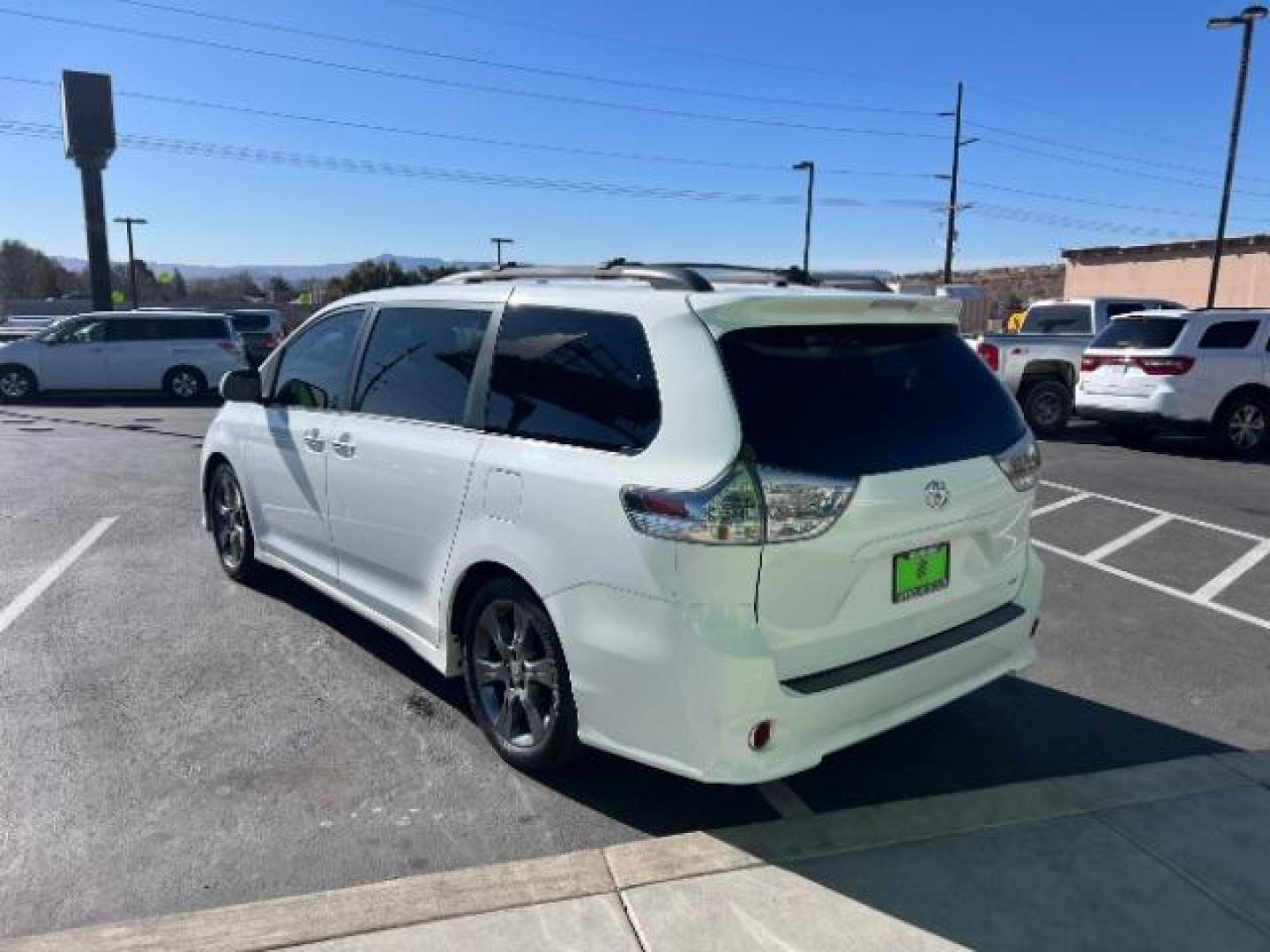 2015 White /Black Toyota Sienna SE FWD 8-Passenger V6 (5TDXK3DC8FS) with an 3.5L V6 EFI DOHC 24V engine, 5-Speed Automatic transmission, located at 1865 East Red Hills Pkwy, St. George, 84770, (435) 628-0023, 37.120850, -113.543640 - We specialize in helping ALL people get the best financing available. No matter your credit score, good, bad or none we can get you an amazing rate. Had a bankruptcy, divorce, or repossessions? We give you the green light to get your credit back on the road. Low down and affordable payments that fit - Photo#4