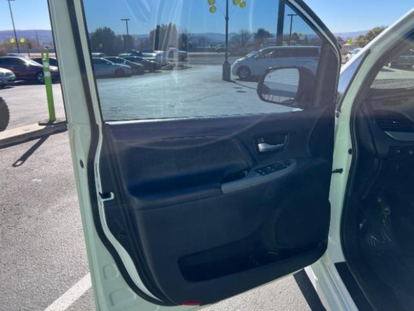 2015 White /Black Toyota Sienna SE FWD 8-Passenger V6 (5TDXK3DC8FS) with an 3.5L V6 EFI DOHC 24V engine, 5-Speed Automatic transmission, located at 1865 East Red Hills Pkwy, St. George, 84770, (435) 628-0023, 37.120850, -113.543640 - We specialize in helping ALL people get the best financing available. No matter your credit score, good, bad or none we can get you an amazing rate. Had a bankruptcy, divorce, or repossessions? We give you the green light to get your credit back on the road. Low down and affordable payments that fit - Photo#12